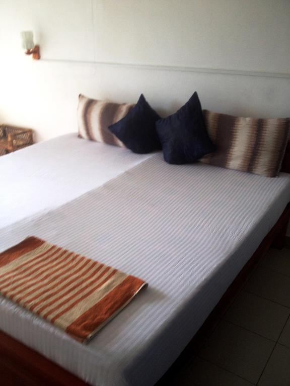 Sea Drift Hotel Негомбо Екстериор снимка